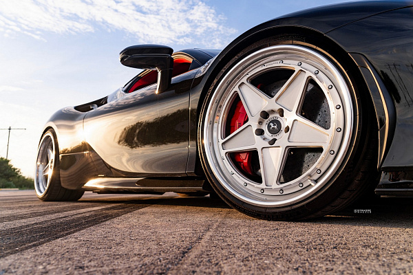 Фото дисков Strasse Wheels F5 Track Глянцевый лак на Ferrari SF90