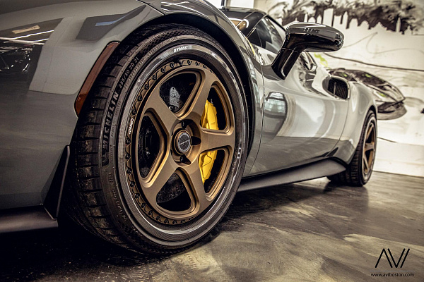 Фото дисков Brixton Forged TR05 Сатиновая бронза на Ferrari 296