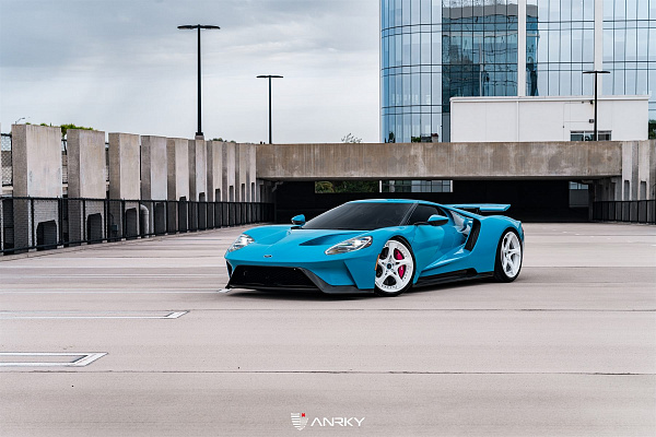 Фото дисков Anrky XR-305 Белый глянец на Ford GT II