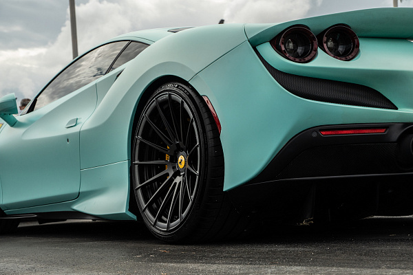 Фото дисков Strasse Wheels SV15 Deep Concave Duoblock Черный матовый на Ferrari F8