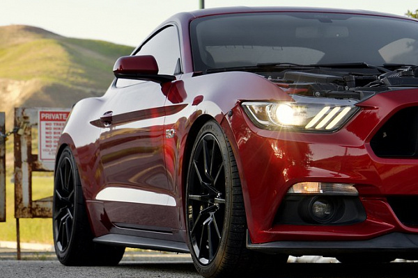 Фото дисков MRR M350 Черный глянец на Ford Mustang VI