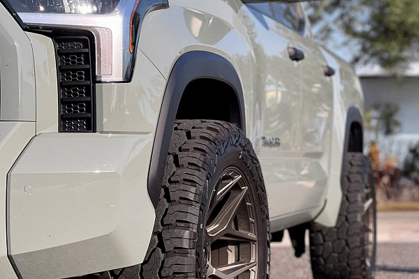 Фото дисков 4PLAY 4P06 Сатиновая бронза на Toyota Tundra III