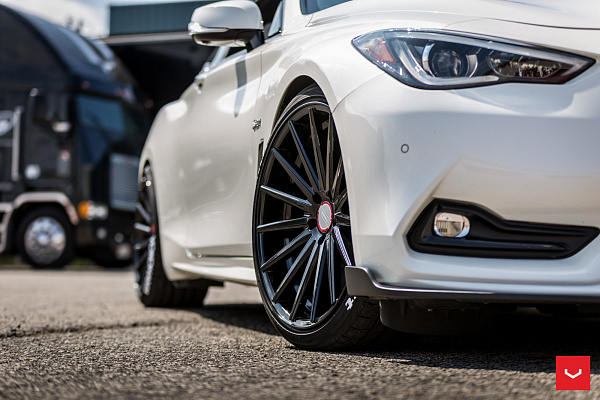 Фото дисков Vossen VFS-2 Черный глянец на Infiniti Q60 II