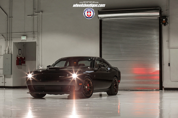 Фото дисков HRE P101 Глянцевая бронза на Dodge Challenger III