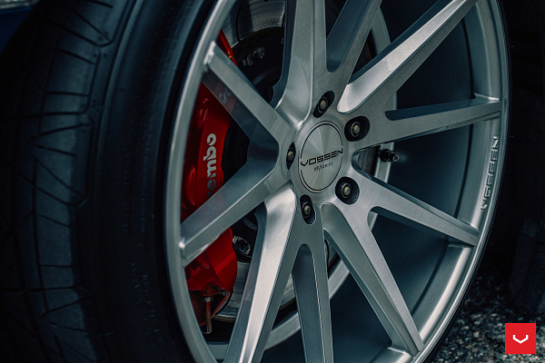 Фото дисков Vossen VFS-1 Серебро на Nissan GT-R