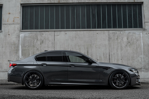 Фото дисков ST Wheels ST9 Черный глянец на BMW 5/M5 (G60/G90)