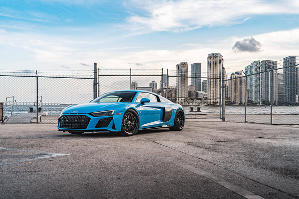Фото дисков HRE 540C Черный глянец на Audi R8 (4S)