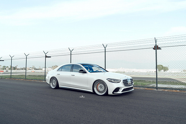 Фото дисков HRE 501 Серебро на Mercedes-Benz S-Class (W223)