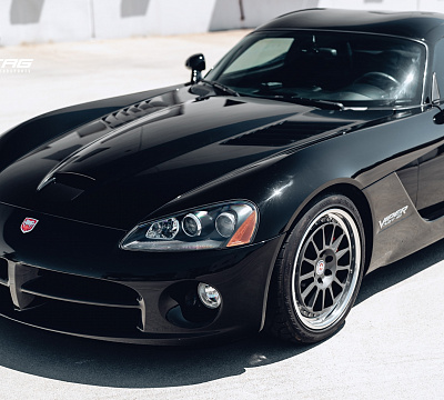 Фото дисков HRE 303 на Dodge Viper