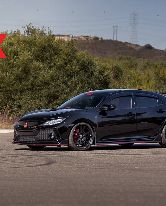 Фото дисков FF04 Черный глянец на Honda Civic Type R FK8