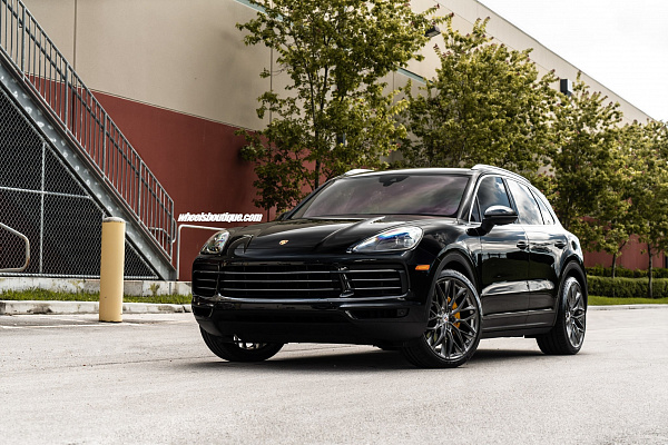Фото дисков HRE P200 Глянцевый темный лак на Porsche Cayenne III