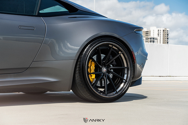 Фото дисков Anrky AN33 Черный сатин на Aston Martin DBS 3