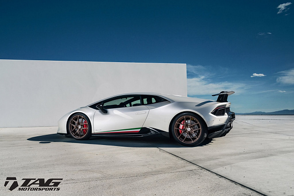 Фото дисков HRE R101 Lightweight Сатиновая бронза на Lamborghini Huracan