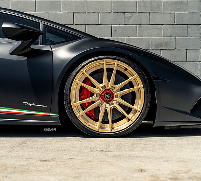 Фото дисков Strasse Wheels SV12 Deep Concave Duoblock на Lamborghini Huracan