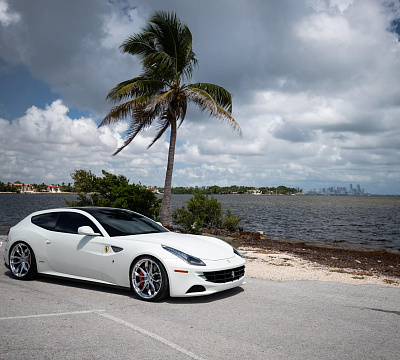 Фото дисков HRE P201 на Ferrari FF