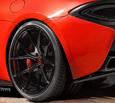Фото дисков Strasse Wheels SM5R Deep Concave Monoblock на McLaren 570S