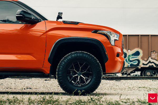 Фото дисков Vossen HF6-4 Глянцевый темный лак на Toyota Sequoia III