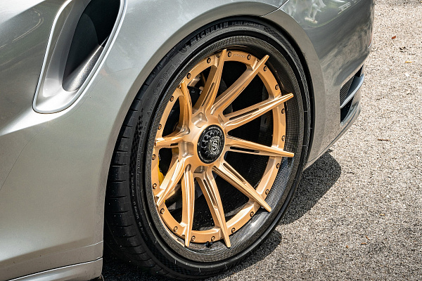 Фото дисков Strasse Wheels SV10-RS Performance Сатиновое золото на Porsche 911 VII