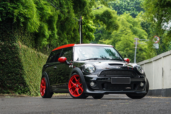 Фото дисков HRE R101 Красный глянец на MINI Cooper III