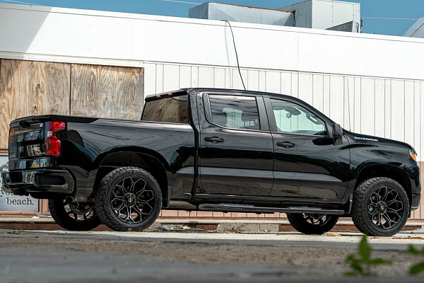 Фото дисков 4PLAY 4P83 Черный глянец на Chevrolet Silverado IV