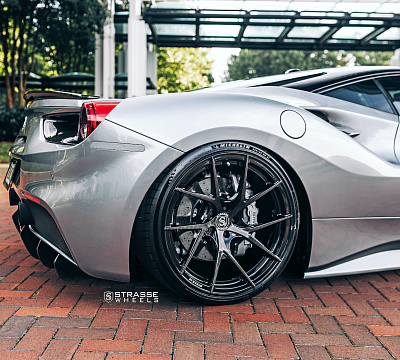 Фото дисков Strasse Wheels SM5RT Deep Concave Monoblock на Ferrari 488