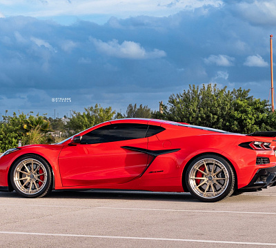 Фото дисков Strasse Wheels SV10 Deep Concave FS на Chevrolet Corvette C8