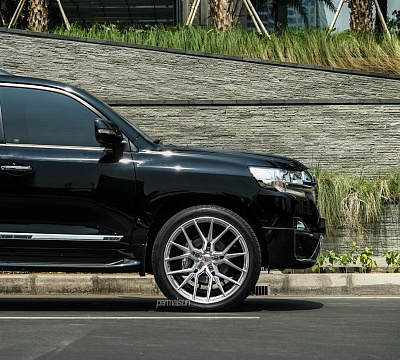 Фото дисков Vossen M-X3 на Toyota Land Cruiser 200