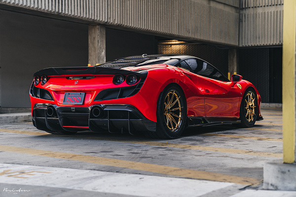 Фото дисков Brixton Forged R11-R Глянцевое золото на Ferrari F8