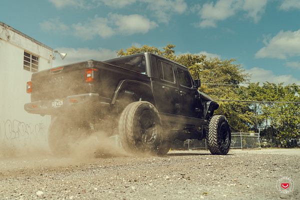 Фото дисков Vossen LC3-01 Черный сатин на Jeep Gladiator II (JT)