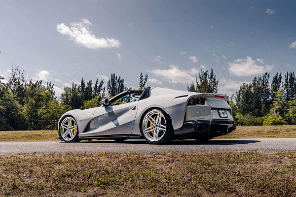 Фото дисков HRE S107SC Глянцевый лак на Ferrari 812