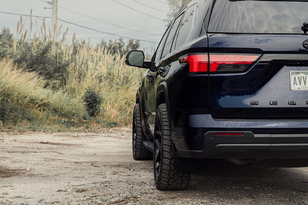Фото дисков 4PLAY 4P06 Черный глянец на Toyota Sequoia III