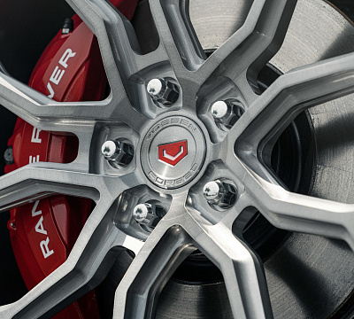 Фото дисков Vossen S17-01 на Land Rover Range Rover IV