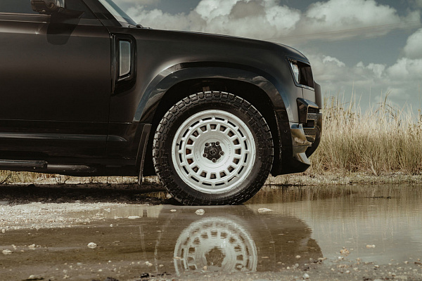 Фото дисков Black Rhino AWOL Белый сатин на Land Rover Defender II