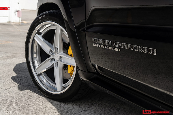 Фото дисков Anrky AN35 Сатиновый лак на Jeep Grand Cherokee IV