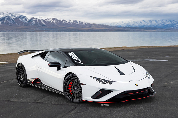 Фото дисков Strasse Wheels SV15T Deep Concave FS Черный матовый на Lamborghini Huracan