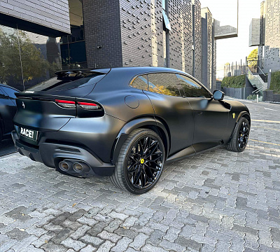 Фото дисков HRE P200 на Ferrari Purosangue