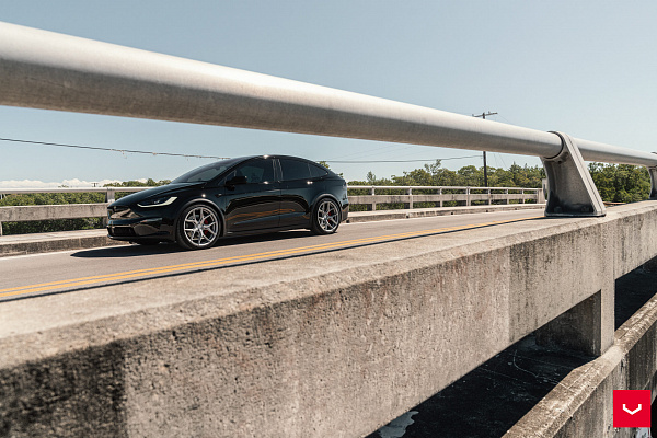 Фото дисков Vossen HF-5 Серебро на Tesla Model X