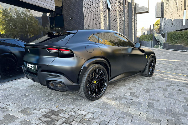 Фото дисков HRE P200 Черный глянец на Ferrari Purosangue