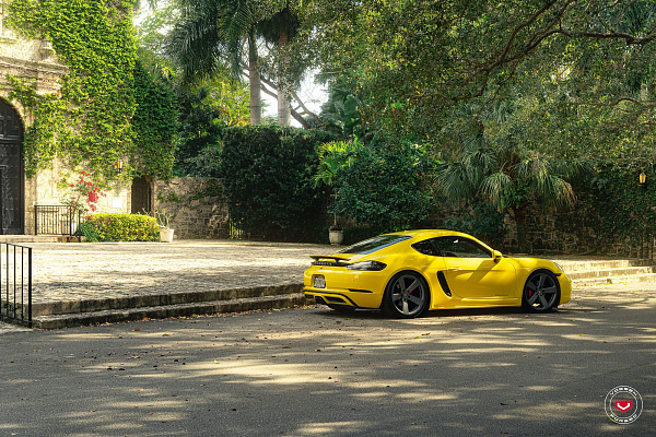 Фото дисков Vossen CG-210 Сатиновый графит на Porsche Cayman III