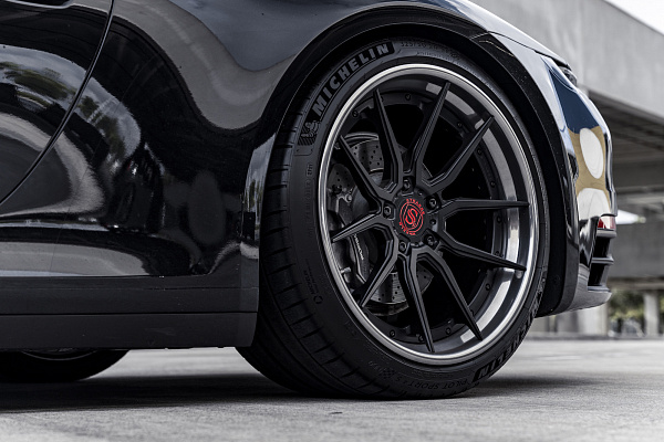 Фото дисков Strasse Wheels SV5 Deep Concave FS Черный сатин на Porsche 911 VIII