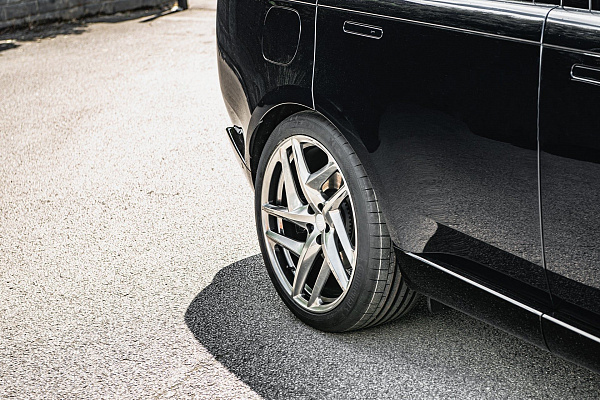 Фото дисков Kahn Type 52 RS Глянцевый тонированный лак на Range Rover V