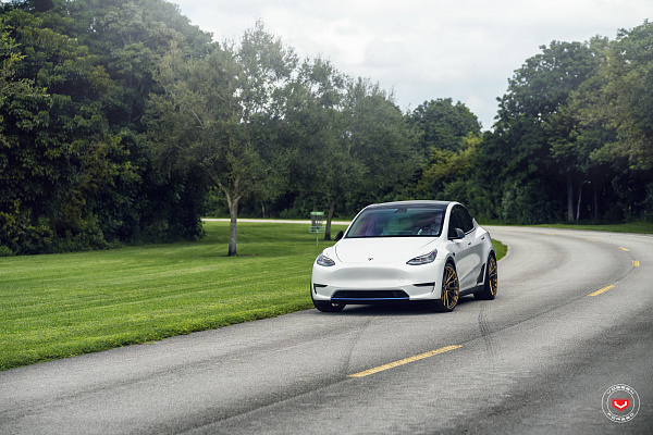 Фото дисков Vossen M-X4T Глянцевое темное золото на Tesla Model Y