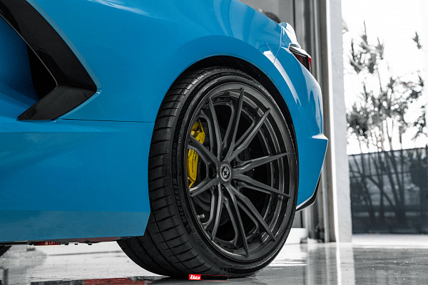 Фото дисков HRE S104SC Сатиновый графит на Chevrolet Corvette C8