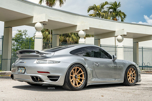 Фото дисков Strasse Wheels SV10-RS Performance Сатиновое золото на Porsche 911 VII
