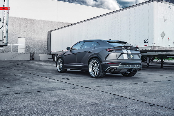 Фото дисков Anrky AN38 Сатиновый лак на Lamborghini Urus