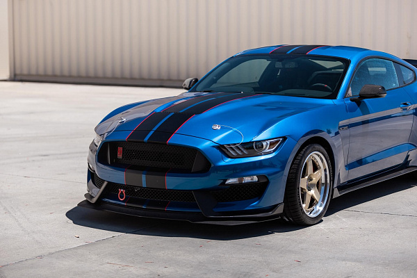 Фото дисков HRE C105 Глянцевое золото на Ford Mustang VI