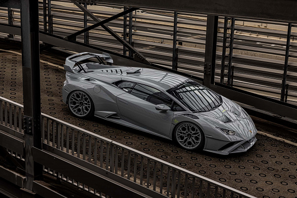 Фото дисков Brixton Forged PF14 R / RS Другой цвет на Lamborghini Huracan