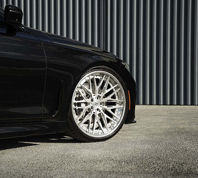 Фото дисков Strasse Wheels SV10M-RS Deep Concave FS на BMW 7 (G11/G12)