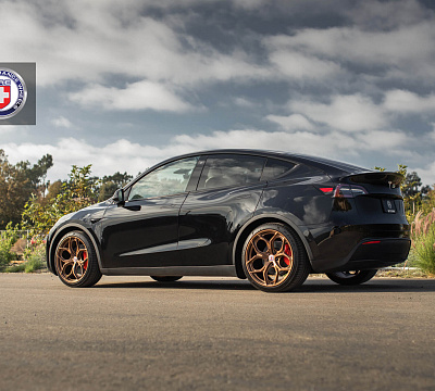Фото дисков HRE P111SC на Tesla Model Y