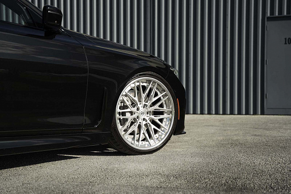 Фото дисков Strasse Wheels SV10M-RS Deep Concave FS Глянцевый лак на BMW 7 (G11/G12)